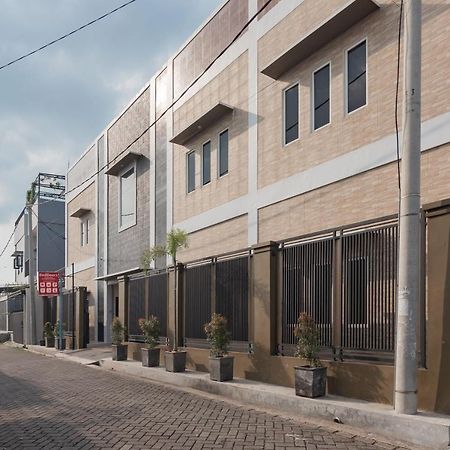 Reddoorz Plus Syariah @ Tuparev Cirebon 3 Экстерьер фото