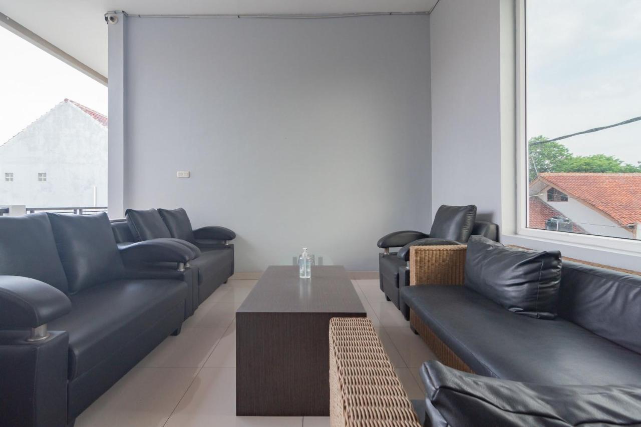 Reddoorz Plus Syariah @ Tuparev Cirebon 3 Экстерьер фото