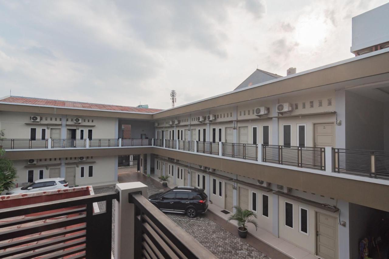 Reddoorz Plus Syariah @ Tuparev Cirebon 3 Экстерьер фото