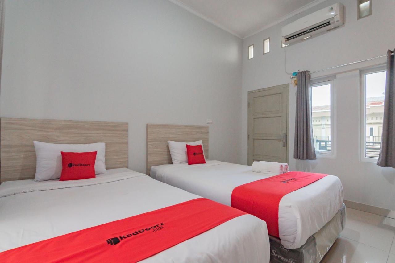 Reddoorz Plus Syariah @ Tuparev Cirebon 3 Экстерьер фото