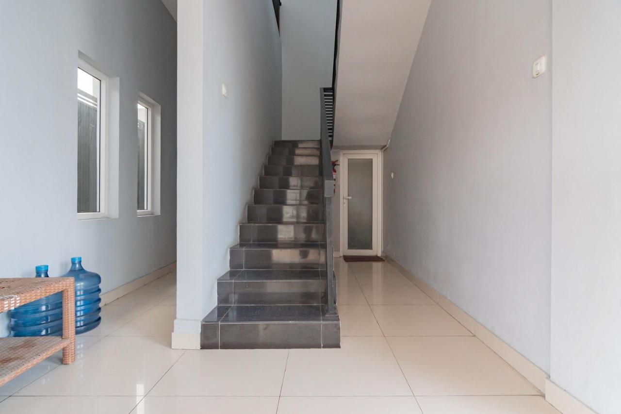 Reddoorz Plus Syariah @ Tuparev Cirebon 3 Экстерьер фото
