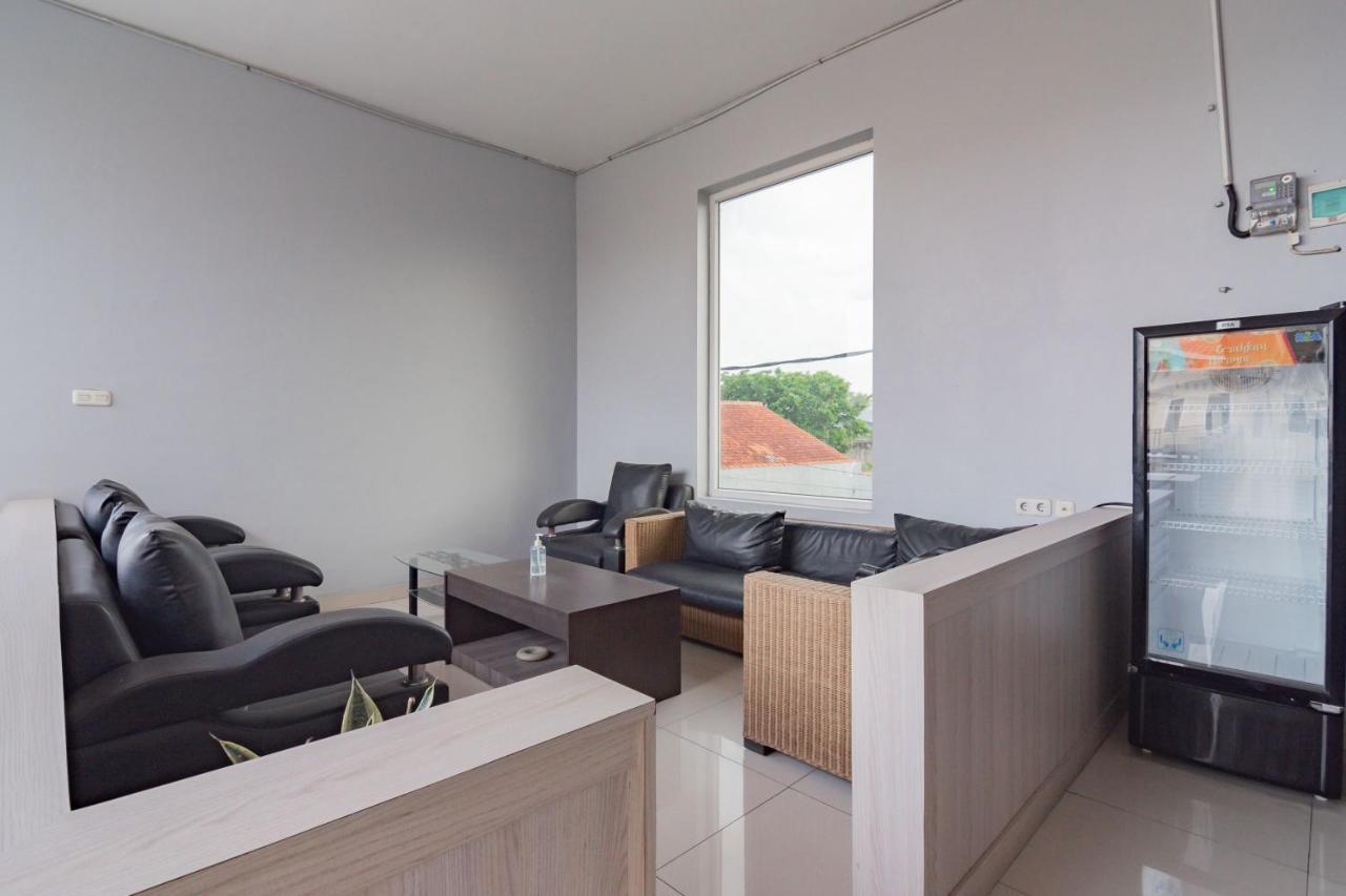 Reddoorz Plus Syariah @ Tuparev Cirebon 3 Экстерьер фото
