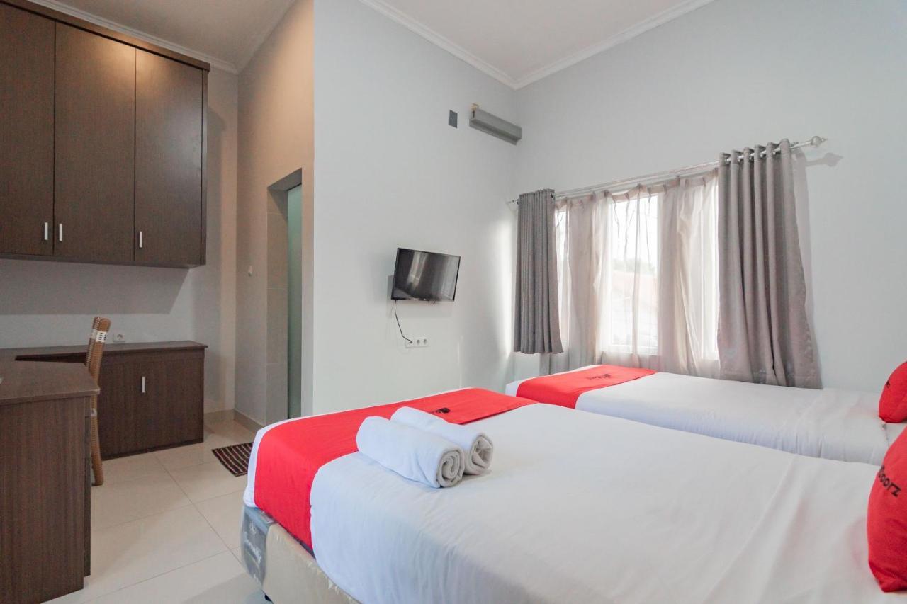 Reddoorz Plus Syariah @ Tuparev Cirebon 3 Экстерьер фото