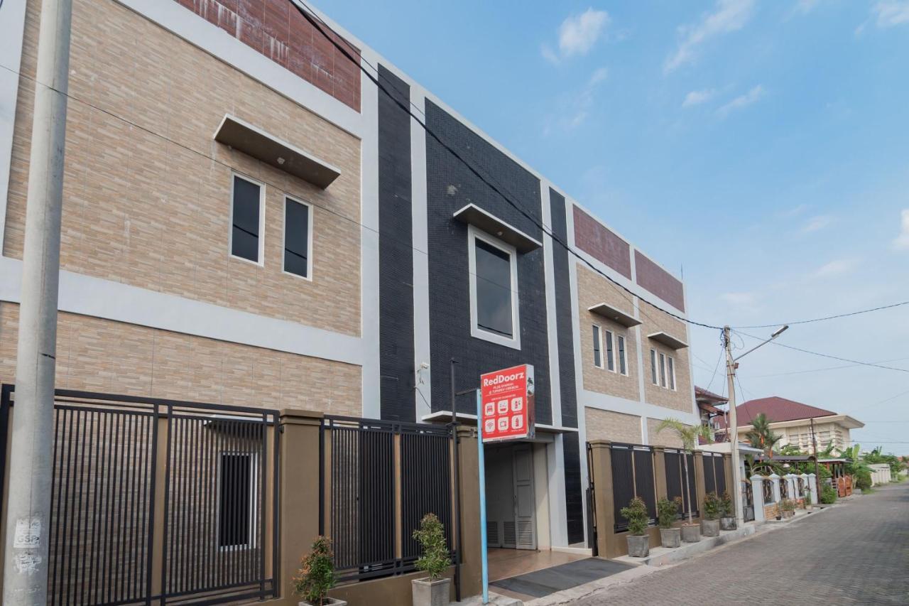 Reddoorz Plus Syariah @ Tuparev Cirebon 3 Экстерьер фото