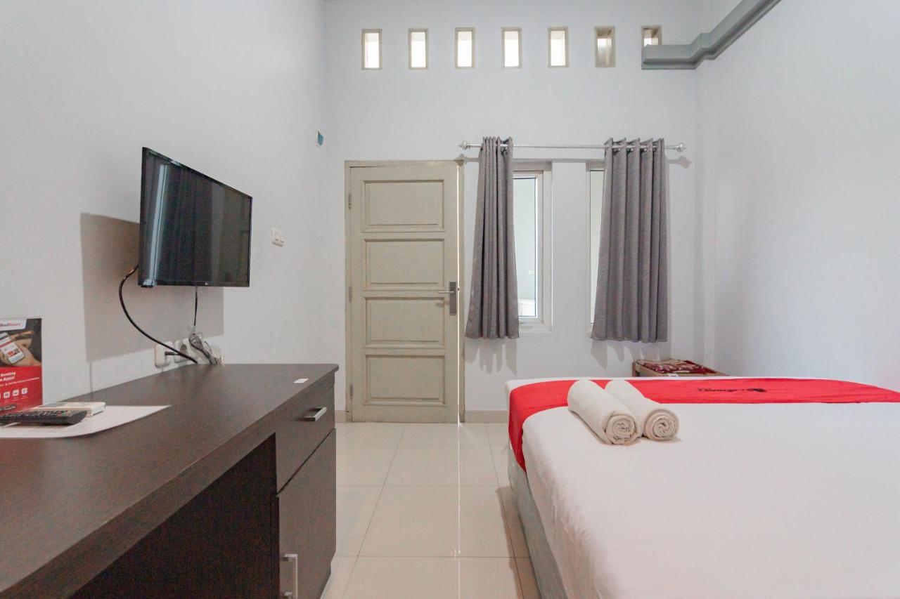 Reddoorz Plus Syariah @ Tuparev Cirebon 3 Экстерьер фото