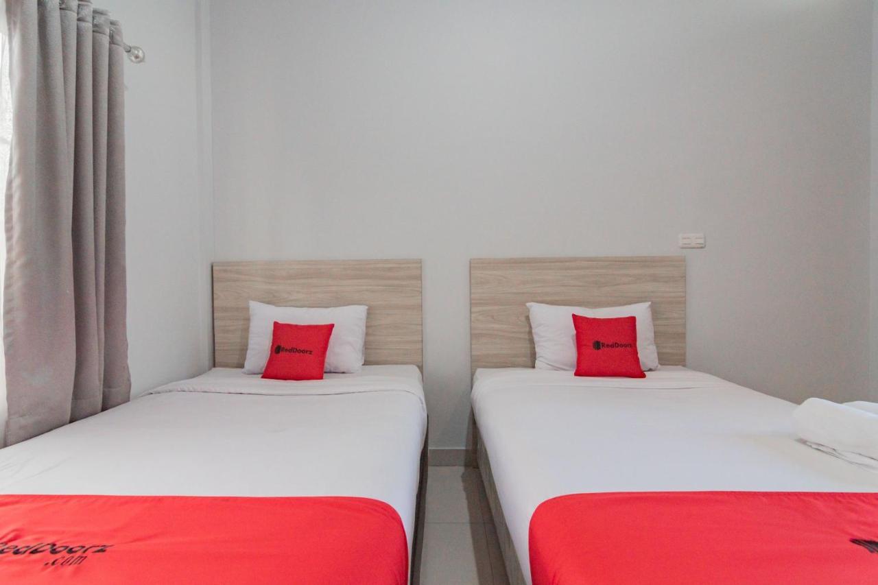 Reddoorz Plus Syariah @ Tuparev Cirebon 3 Экстерьер фото