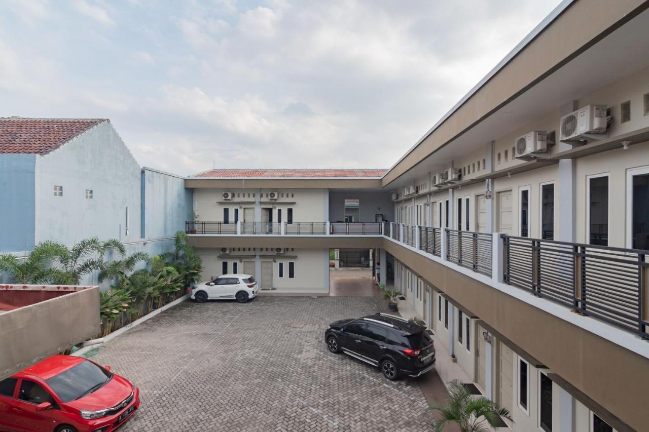 Reddoorz Plus Syariah @ Tuparev Cirebon 3 Экстерьер фото