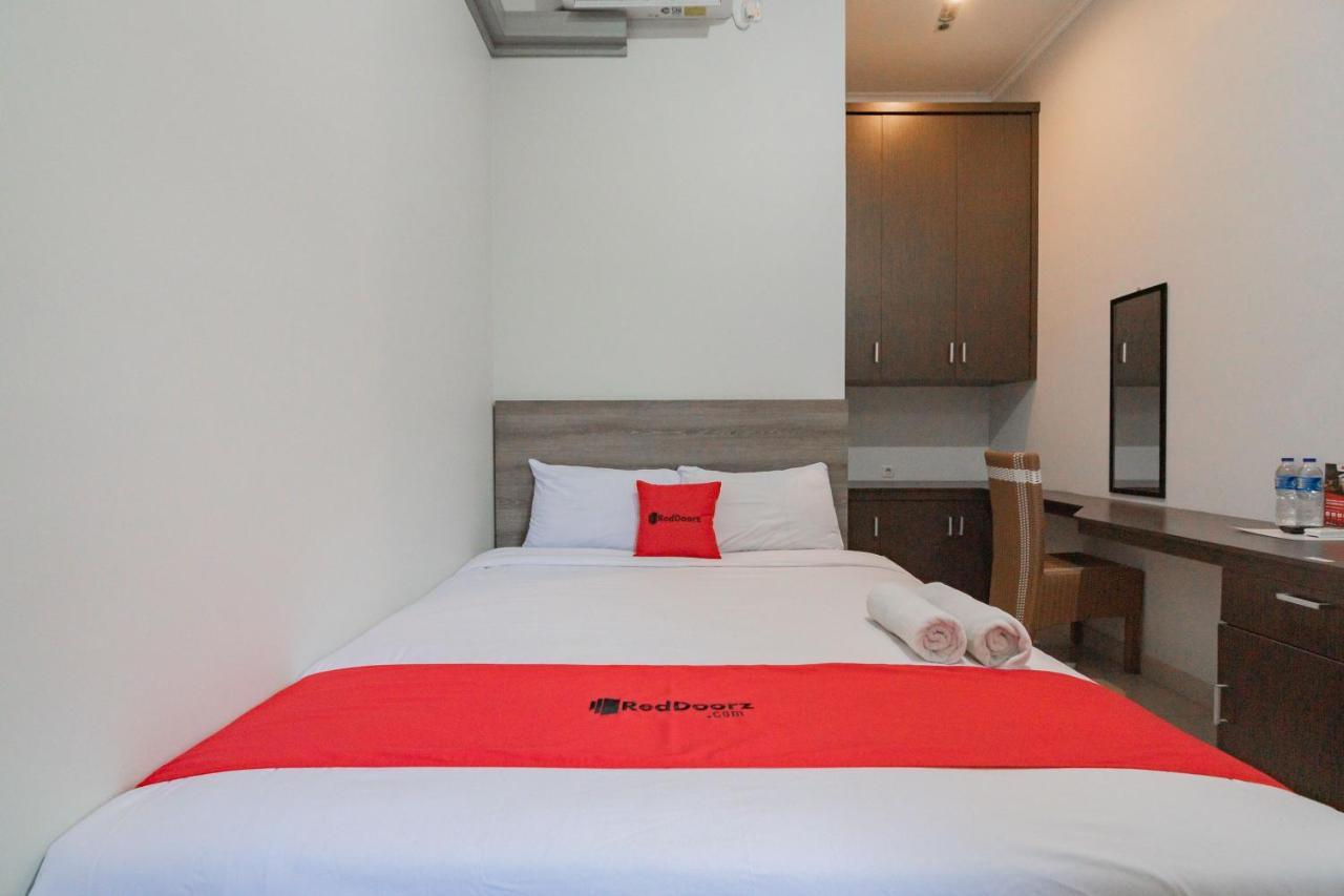 Reddoorz Plus Syariah @ Tuparev Cirebon 3 Экстерьер фото