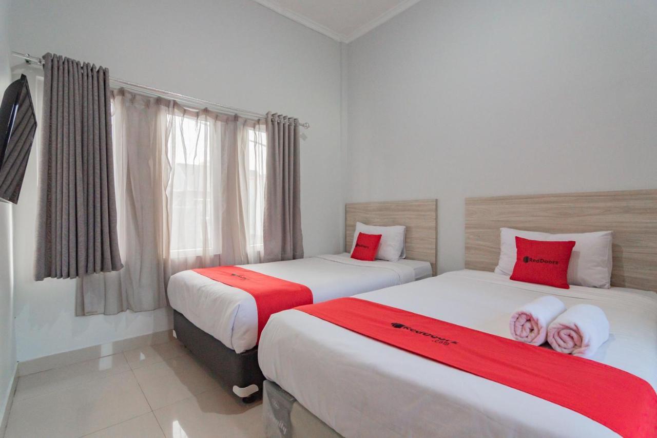 Reddoorz Plus Syariah @ Tuparev Cirebon 3 Экстерьер фото